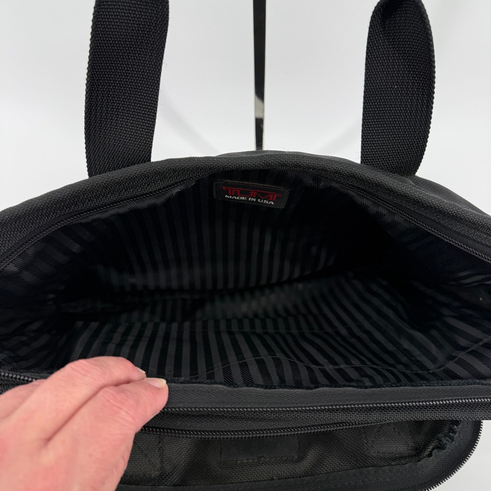 Tumi Black Nylon Expandable‎ Laptop Briefcase Messenger Bag Travel Vacation Gift - Picture 3 of 14